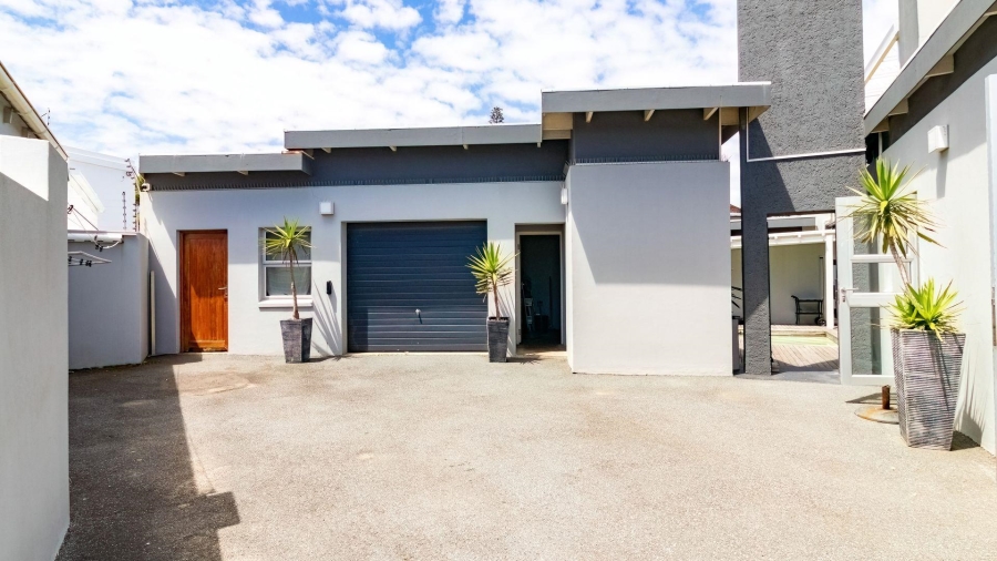 5 Bedroom Property for Sale in Gonubie Eastern Cape